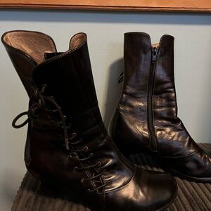Stylish laced leather boots -Size 6.5